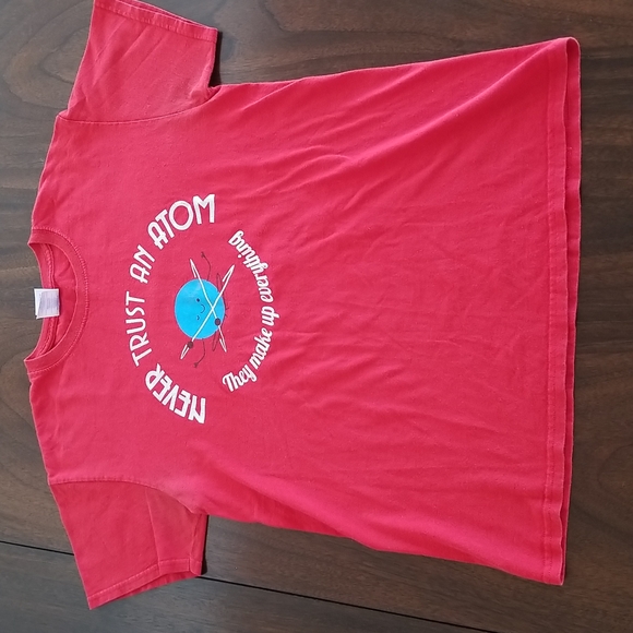 Vintage T-shirt Never Trust An Atom Red M - Picture 1 of 12